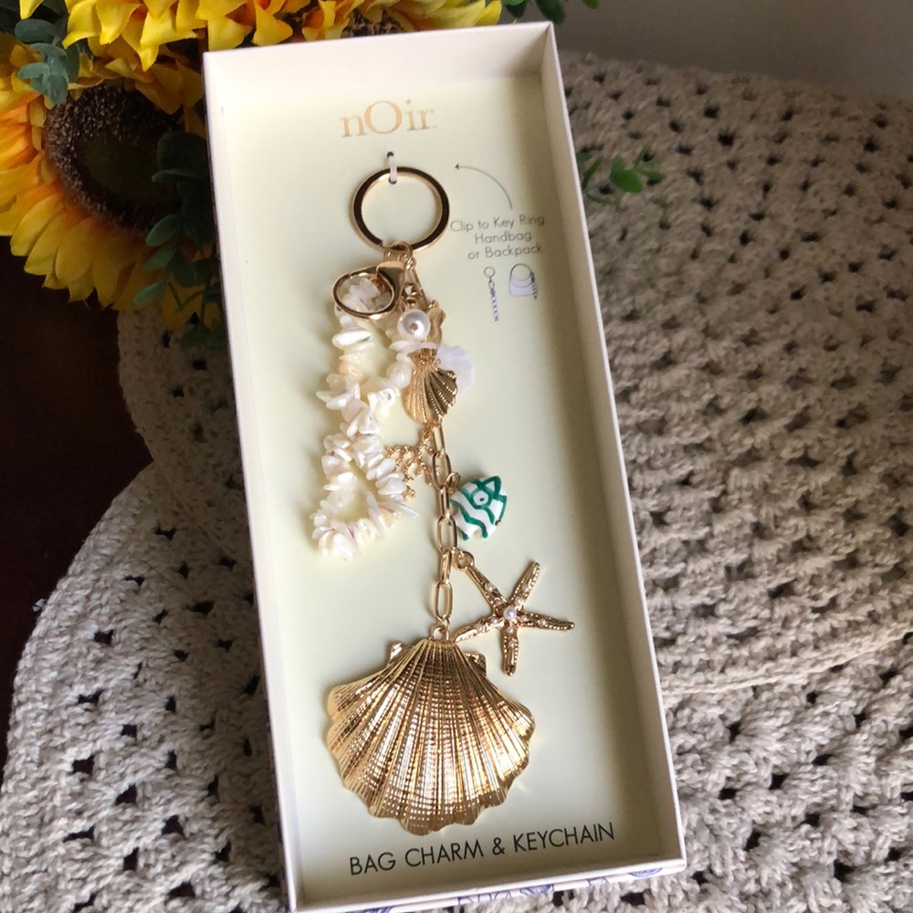 nOir Gold Tone Shell & Pearl Charm Keychain Bag Charm